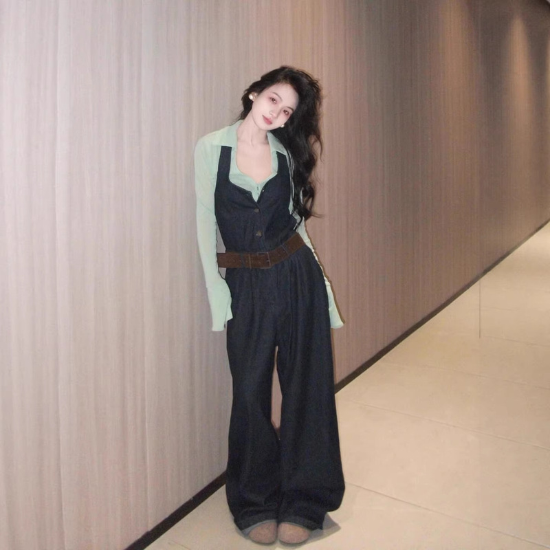 In Stock Korean-Style Mint Green Knitted Top and Denim Jumpsuit Set for Women, Early Spring Hong Kong Style Layered Two-Piece Set