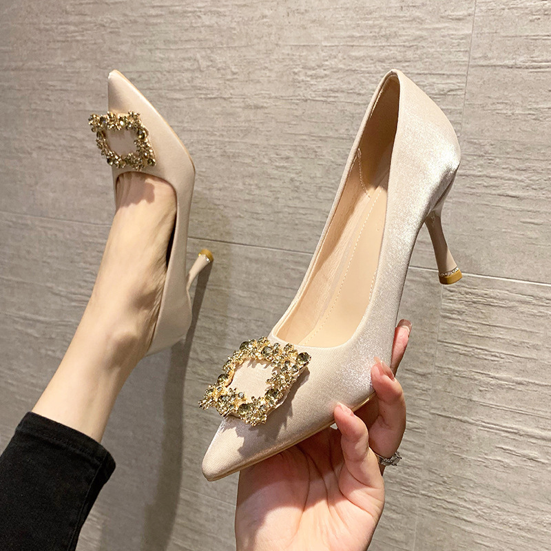 326-85 High 2023 Neue französische Mädchen-Mittelabsatz-Spitze feine Follow-Heels Satin Weinrot_voghion.com