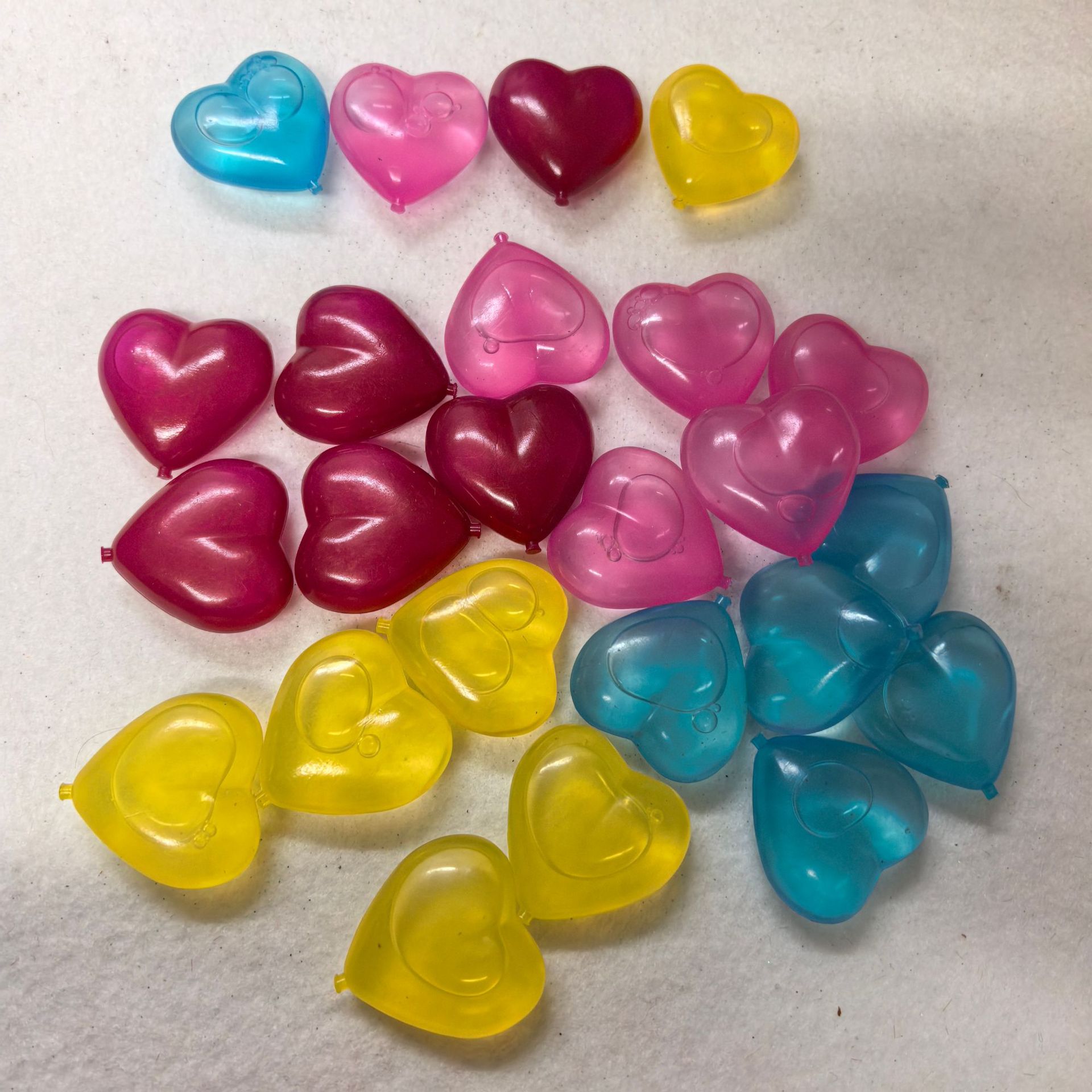 Venta directa de fábrica de 24 cubos de hielo de plástico reutilizables en varias formas para el verano, ideales para bares y fiestas.