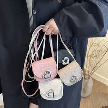 批发迷你荔枝纹PU儿童小包可爱爱心装饰女童链条斜挎包翻盖零钱包