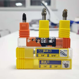 铝塑板;玻璃刀;绝缘导线