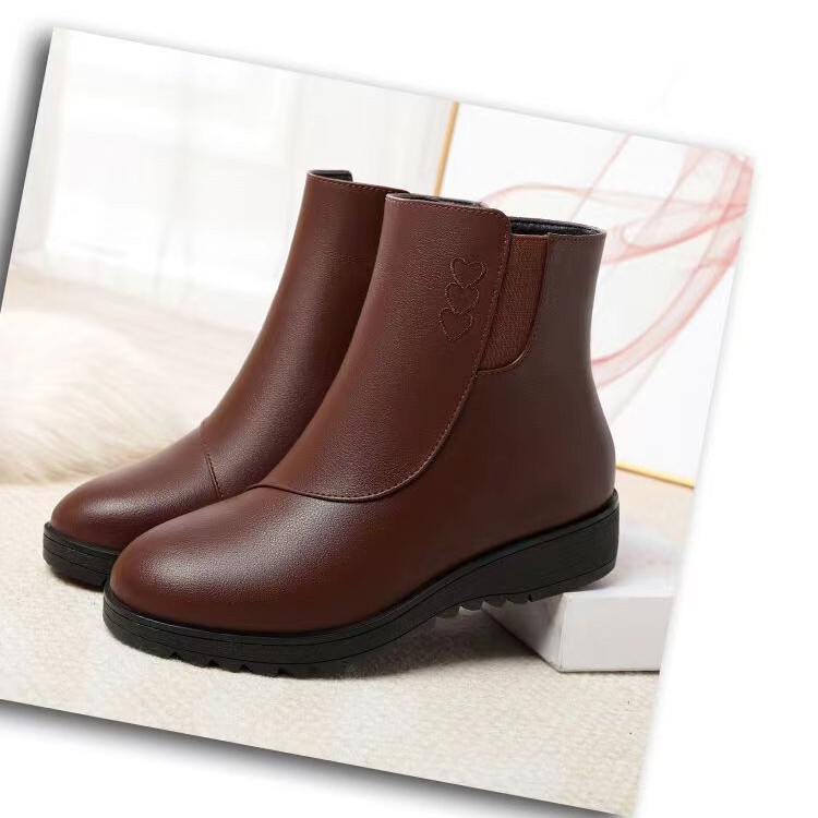 Mom's Boots for Women 2026 Autumn/Winter New Style Cotton Shoes with Extra Plush for Extra Comfort, Cotton Boots for Middle-Aged and Elderly, Flat Short Boots