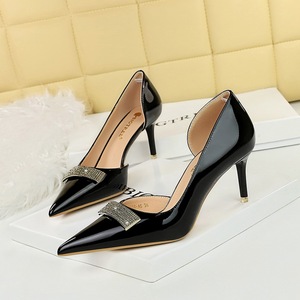638-AK67 Banquet Women's Shoes Thin Heel Shiny Lacquer Leather Shallow Mouth Pointed Side Hollow Water Diamond Meta