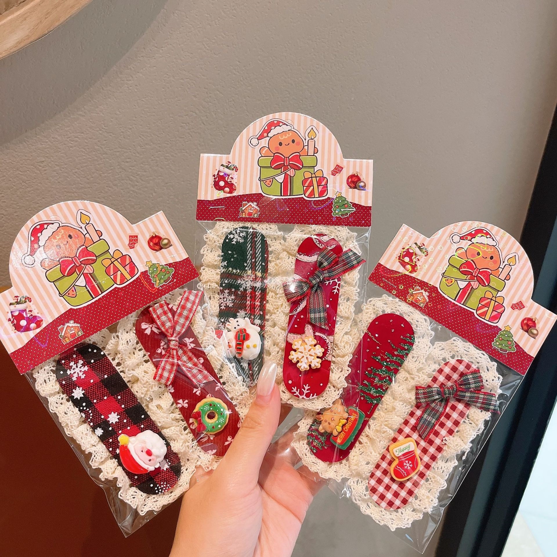 Christmas Magic Velcro Bangs Organizer Cartoon Santa Claus Reindeer Bangs Sticker Face Washing Headband