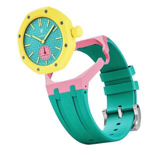 �m��AP Swatch������b���մɹ��zһ�w�펧�Cе�ѱ�r����Ů��