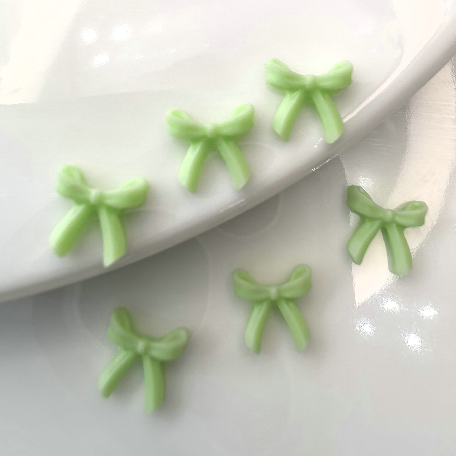 蝴蝶结美甲饰品批发儿童学生老人青年大学生工人教师0009.j