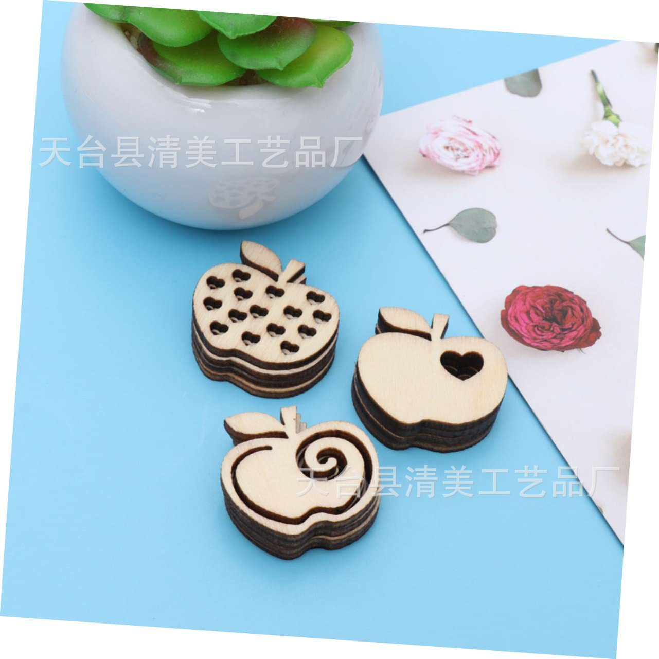 Manzana de madera Piezas de madera Accesorios de madera en forma de manzana de madera para fiesta Piezas de madera Decoración de Navidad Mini papas fritas Piezas de madera huecas