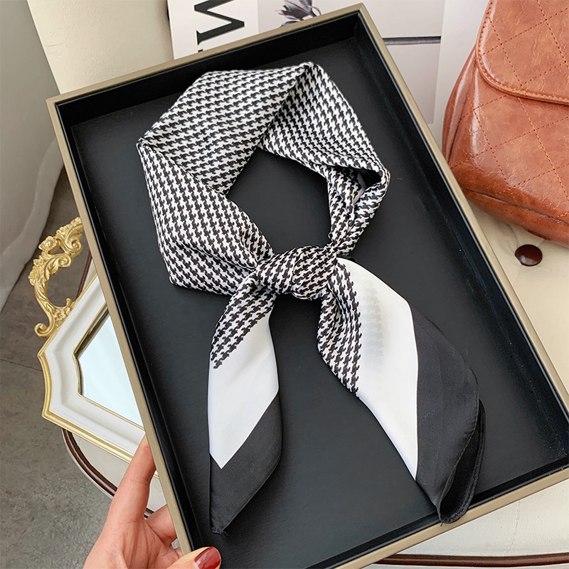 Versión coreana de todo fósforo primavera 2025 nueva moda 70 bufanda pequeña bufanda cuadrada mujer a juego camisa pequeña bufanda bufanda al por mayor