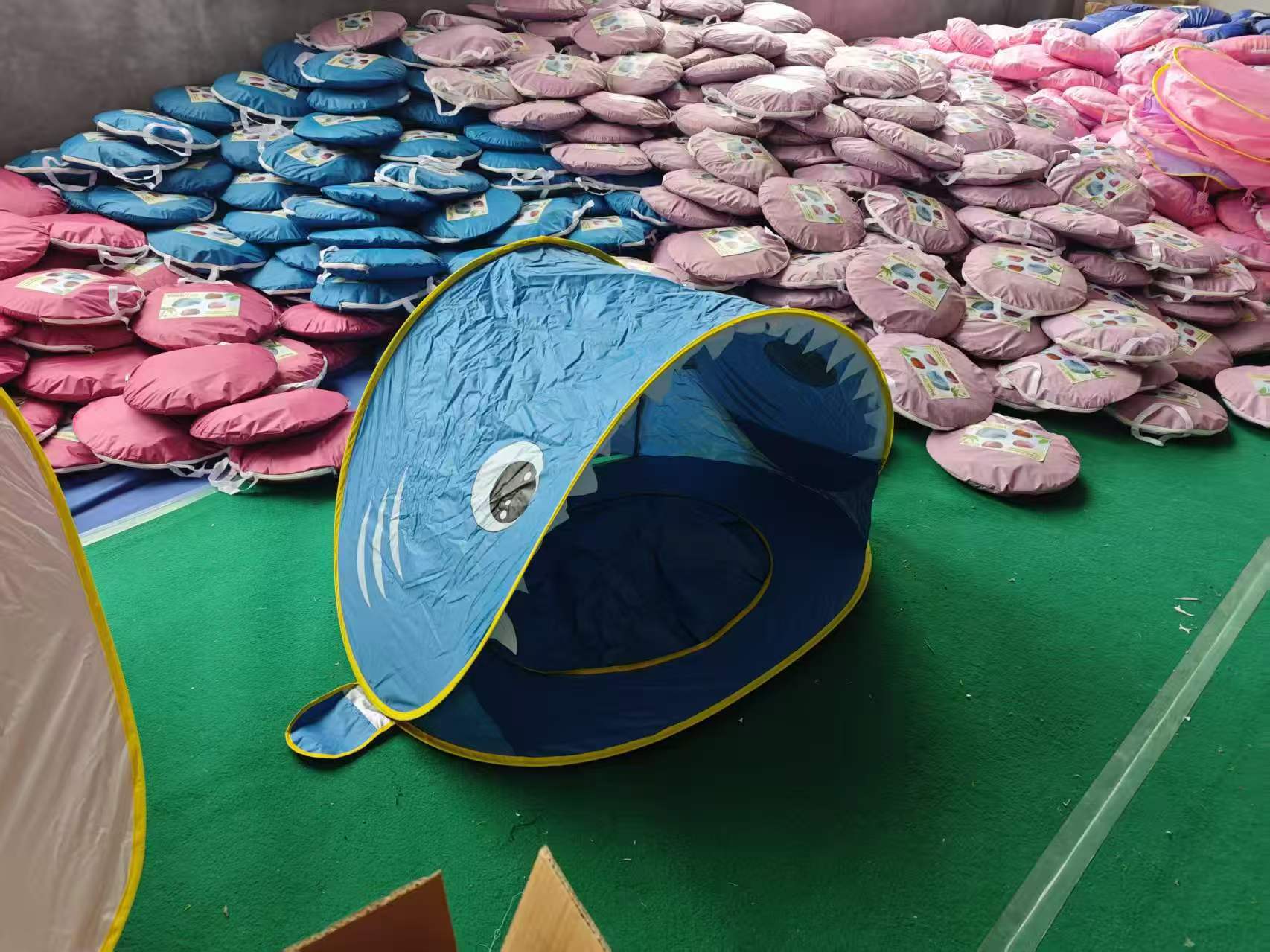 New Outdoor Children's Sunshade Beach Tent with Water Storage, Baby Toy Ball Pool, Foldable Quick-Open Beach Tent