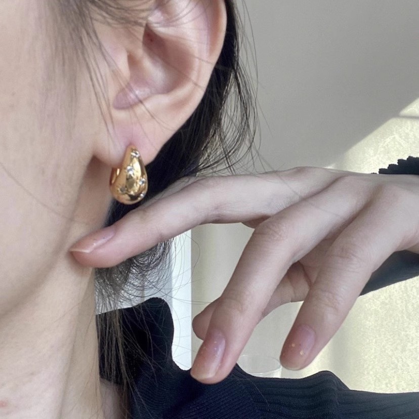 New Circle Water Drop Earrings for Women, Light Luxury, High-End Earrings, Ear Hoops, Stylish, Unique, Niche Design Earrings