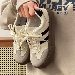 多用途の女性用トレーニングシューズ 2025 春夏新作厚底白靴レトロフォレストシューズカジュアルスポーツスニーカー