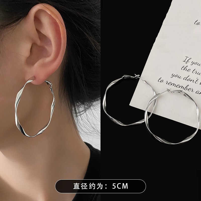シルバー針幾何学サークル C 字型イヤリングヨーロッパとアメリカのファッションシンプルな多用途イヤリングニッチデザインイヤリング女性用|undefined