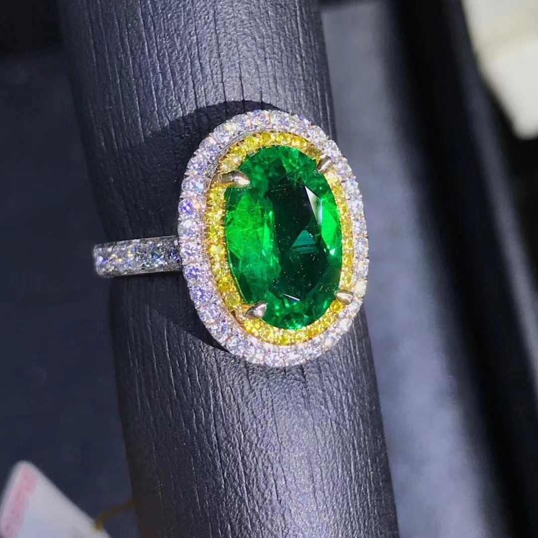 Anillo esmeralda cultivado colombiano de 2.72 quilates de oro 9 quilates con anillo de diamante de alto carbono