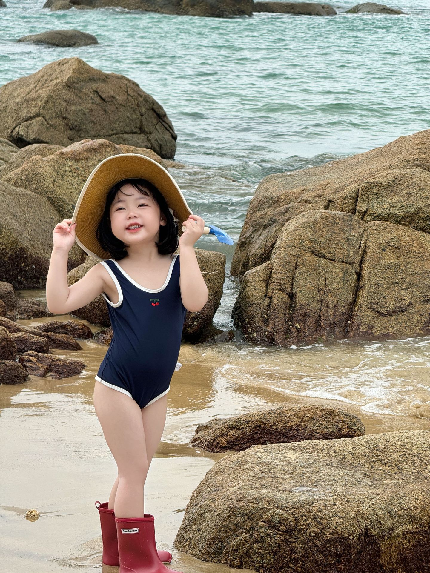 Girls' swimsuit skirt 2024 New Western style cute quick-drying baby girl princess children's summer wear parent-child one-piece swimsuit