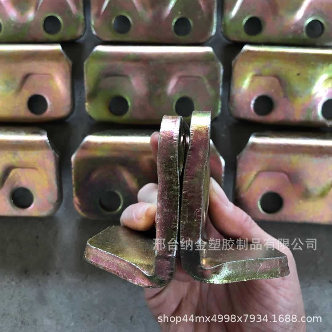 适用于500 600型号胶块  履带橡胶块两侧卡扣 高强镀锌材质不变形