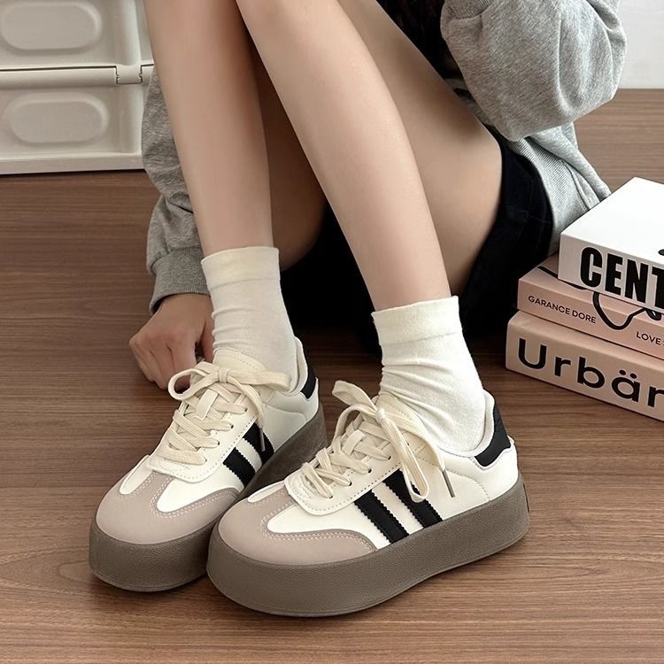 Zapatos de mujer con suela suave no cansen los pies, primavera y otoño 2025, nuevos zapatos blancos de moda, zapatos casuales ligeros con suela gruesa y resistentes al desgaste