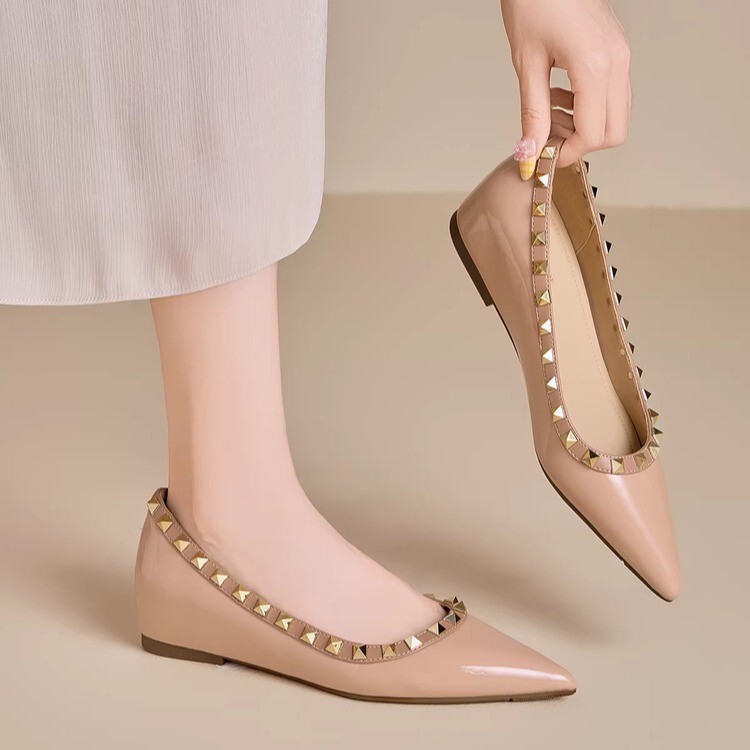 Women's French-Style Elegant Pointed-Toe Nude-Colored Soft Patent Leather Shoes with Hidden Height Increase and Rivets, Versatile for Commuting