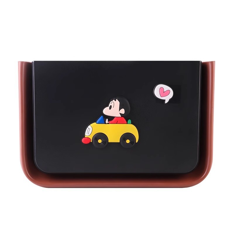 車のゴミ箱の折り畳みネットの赤い車の中でアイデアの後ろの席のかわいいアニメの掛け式の雑物の置物の女性を使います。|undefined