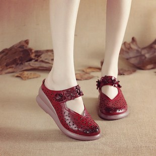 New Casual Thick Bottom Comfortable Women's Slippers Ethnic Style Hollow Leather Sandals Home Wedge Anti-Slip Slippers for Mothers