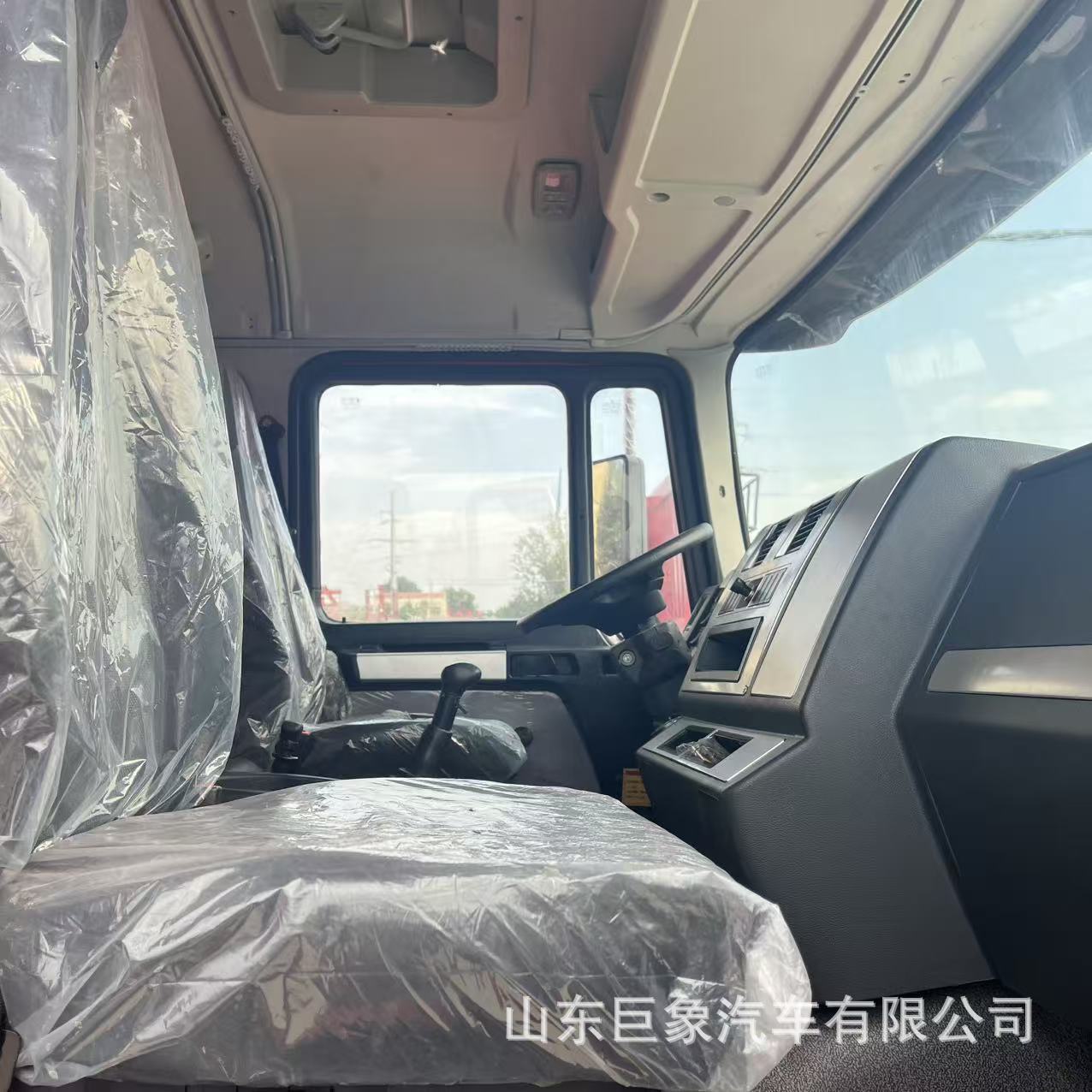 Cross-border export of Shaanxi Auto DeLong F3000 8*4 dump truck, front four-wheel drive, rear eight-wheel drive, for transporting sand, gravel, and soil, suitable for mining operations