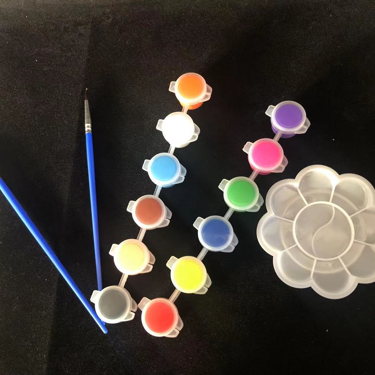 Pigment art plastic palette painting