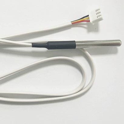 Датчик температуры 18B20 с плоским кабелем и разъемом для холодильников и морозильников, предназначенный для измерения и контроля температуры.