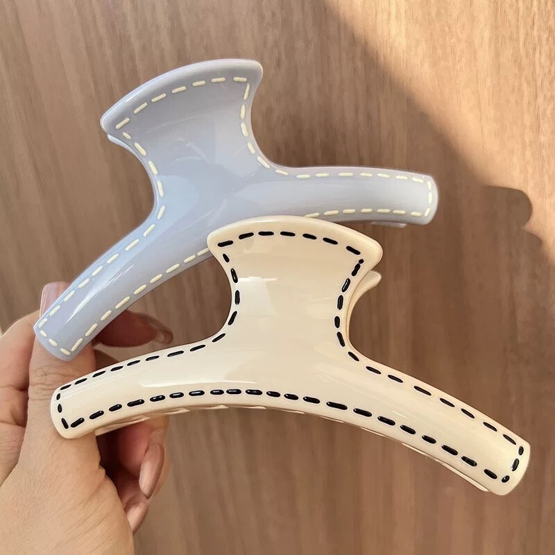 Summer Fresh Blue and White Curved Hair Clip 2025 New Style Elegant Back of the Head Hair Clip High-End Versatile Shark Clip