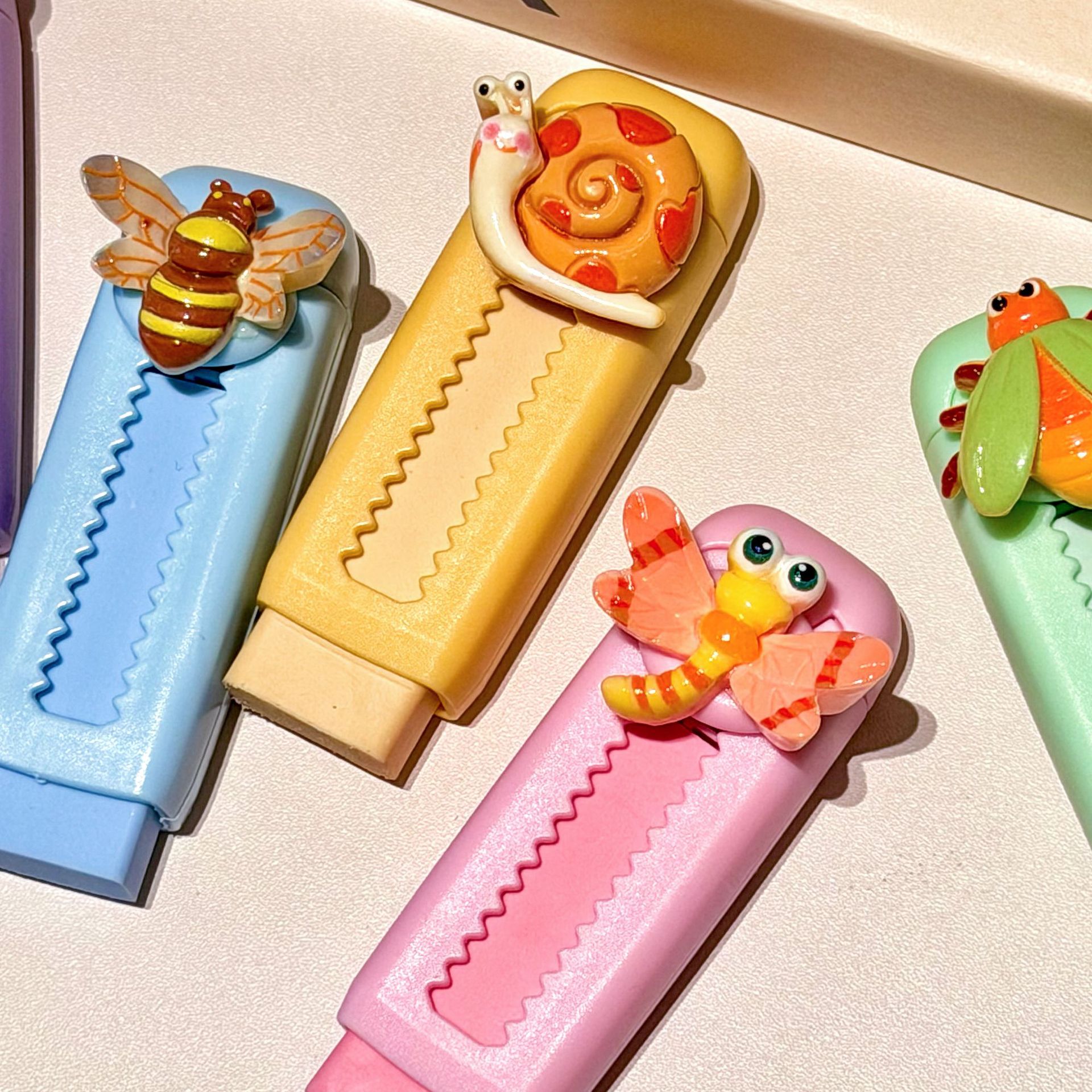 Eraser de insectos creativo resina de dibujos animados colorido lindo animal empuje tirar Eraser estudiantes aprenden papelería