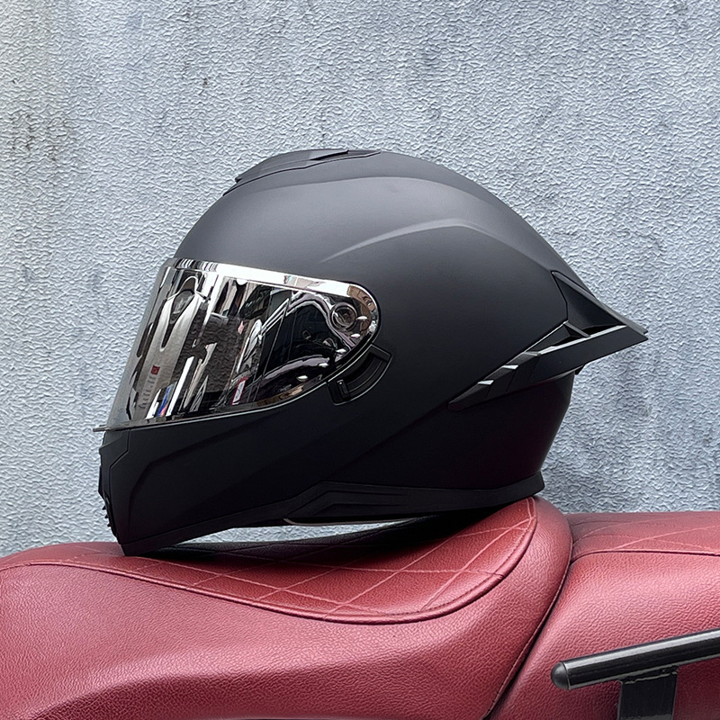 오로라 실버가 가미된 ​​매트 블랙