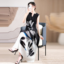 现货-三宅褶夏装连衣裙时尚减龄印花大码女装显瘦背心裙短袖