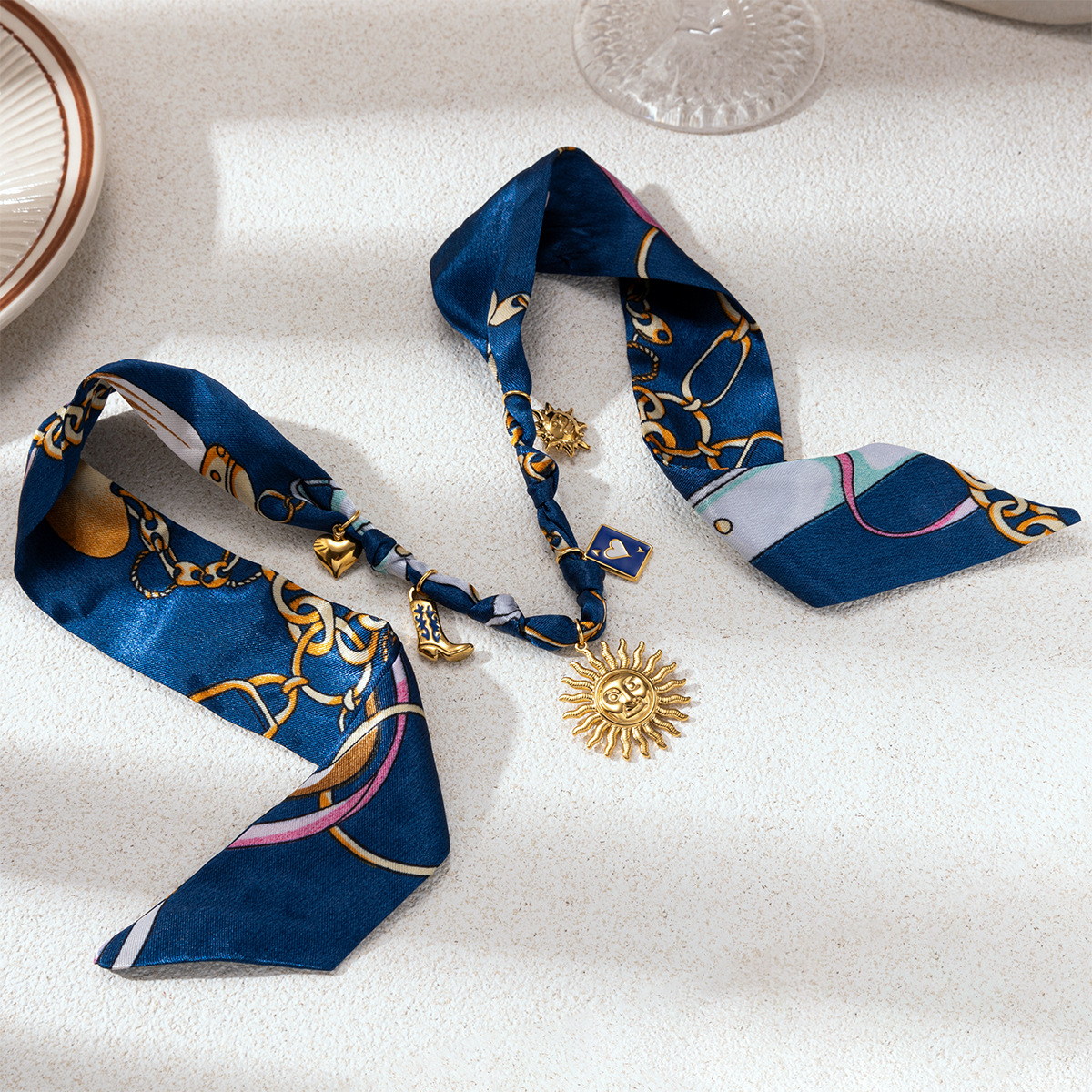 Collar de acero inoxidable TENA Europa y América lujo ligero de alto nivel sentido versátil colgante bufandas de sol collar de acero titanio no se desvanece mujer