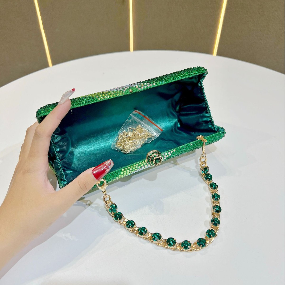 Neue luxuriöse Damen-Abendtasche mit Strassbesatz, komplett mit Diamanten besetzt, ideal für Hochzeiten, Brautjungfernpartys und andere festliche Anlässe._voghion.com
