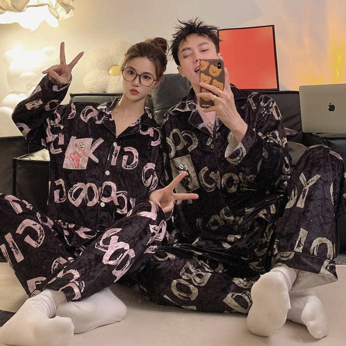 Pajamas de pareja primavera y otoño de terciopelo dorado de mangas largas de alta calidad para mujeres 2024 nuevo lindo hombre ropa de invierno para el hogar
