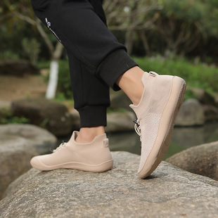 New Outdoor Hiking Shoes for Men, Low-Cut Fly-Knit Wide-Toe Shoes, Sleeve Socks, Breathable, Wear-Resistant, Non-Slip Camp Shoes for Women