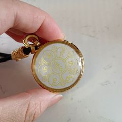 生物のホトニックの結晶の粒子は男女の中空のネックレスを開けてガウの箱のペンダントを掛けて生物の光波の結晶を入れることができます。