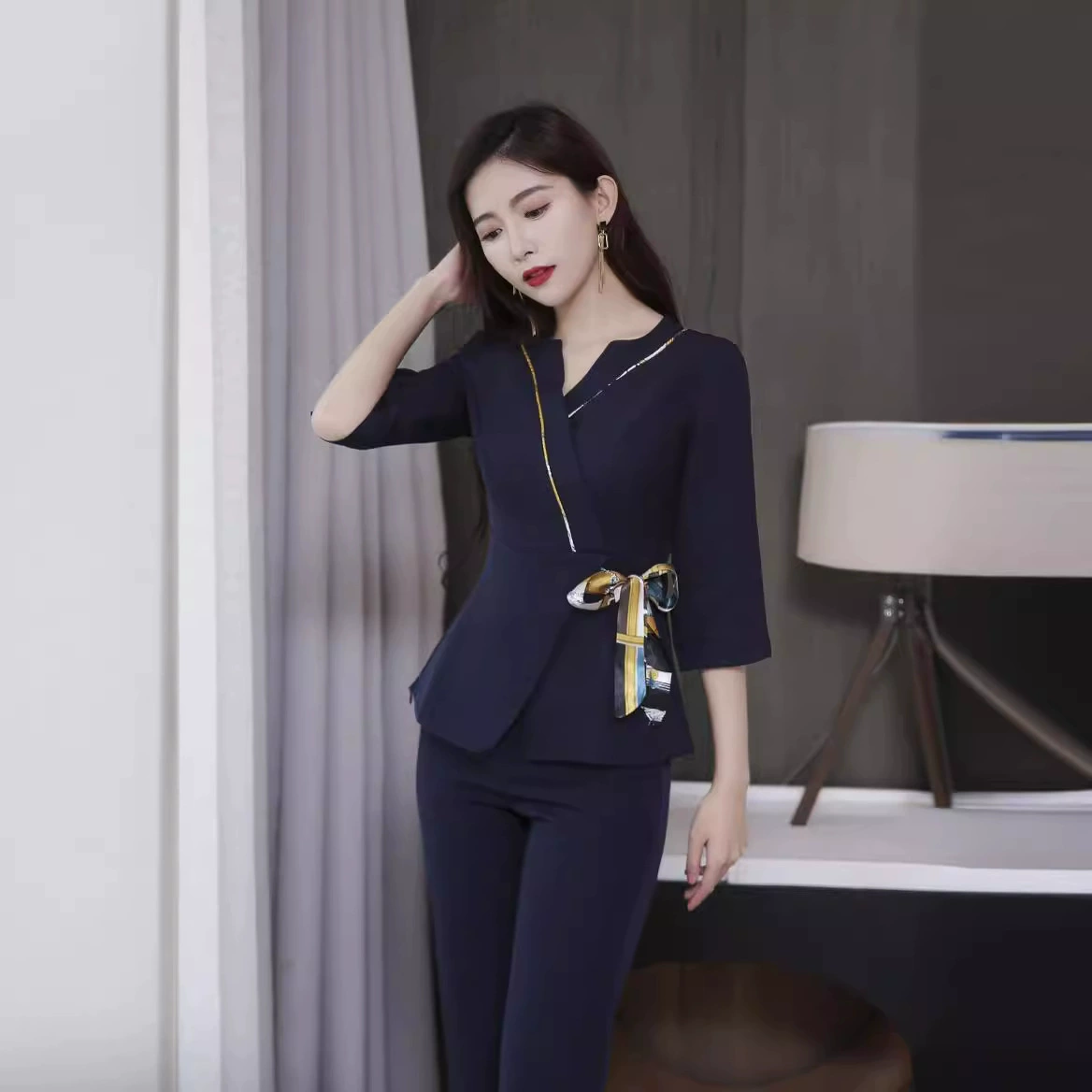 Косметичка салон красоты Рабочая одежда Женская осень и зима высокого класса мода клуб здоровья ног ванна рабочая одежда 2007