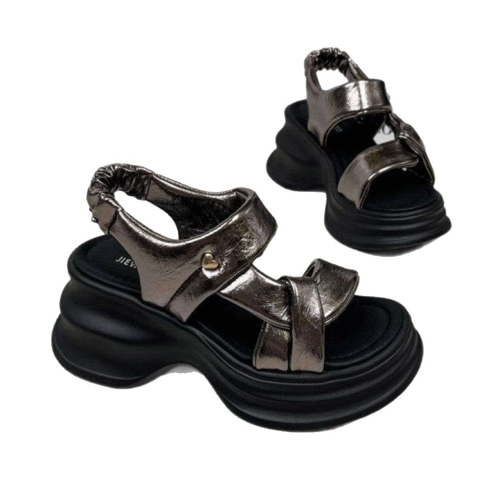 Sandalias de alta sensación para mujeres 2026 nuevos zapatos de suela gruesa muffin romana con falda explosiva zapatos de playa de moda