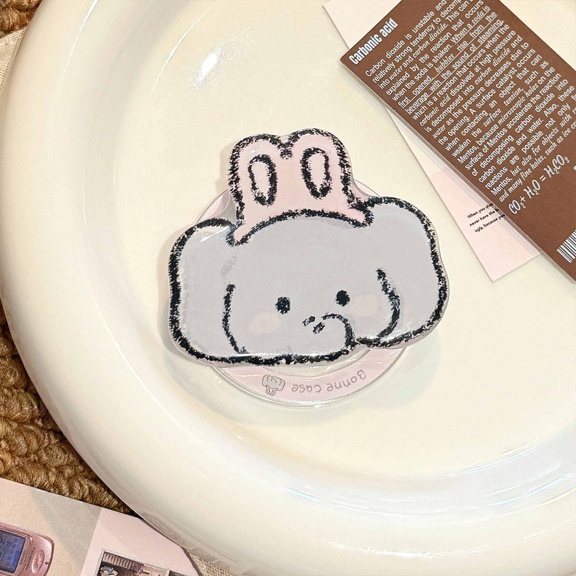 Adecuado para Magsafe soporte magnético lindo de dibujos animados pequeño animal soporte de airbag de teléfono móvil escritorio portátil retráctil