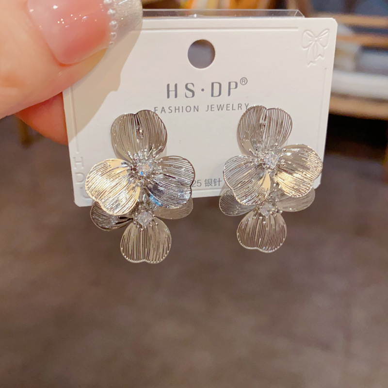 欧美时尚个性夸张金属花瓣流苏耳坠气质轻奢设计感冷淡风耳环批发|undefined