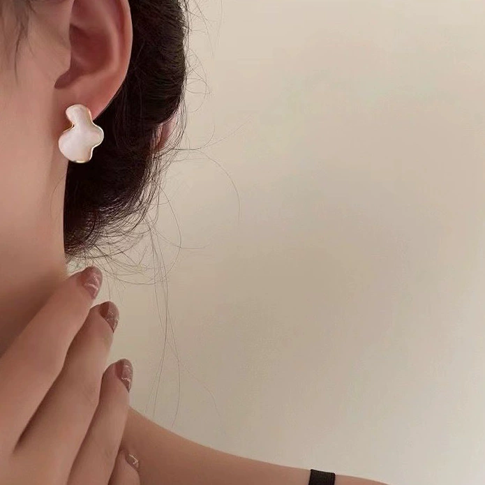 Заушные серьги из жемчуга, мушковая бусинка, серьги без прокола, французский стиль, легкая роскошь, стиль высокого качества