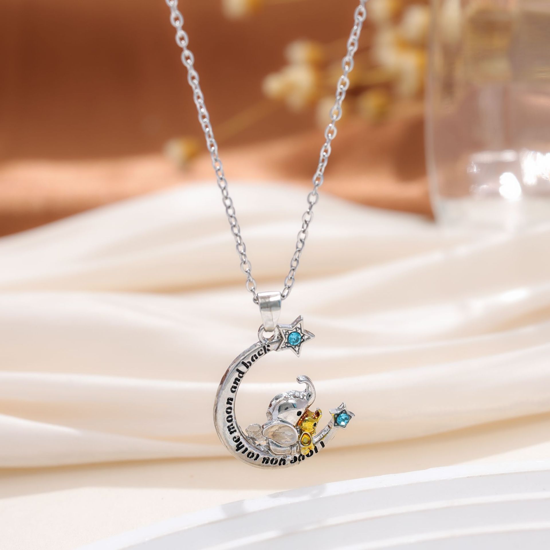 Venta caliente transfronteriza europea y americana colgante de amor de diamantes coloridos en forma de corazón collar de mujer collar de unicornio regalo del día de la madre