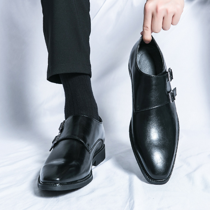 Zapatos de cuero de punta punta para hombres de moda coreana, zapatos de negocios casuales de un solo pie para hombres, zapatos de estilo de cabello de alta altura para hombres.