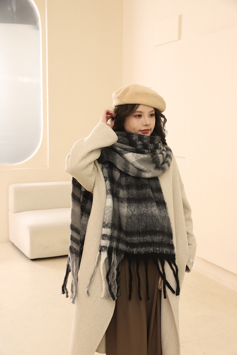 2024 autunno inverno nuova atmosfera sciarpa spessa in mohair, calore di alta qualità, cappotto versatile da uomo e da donna con strisce_voghion.com