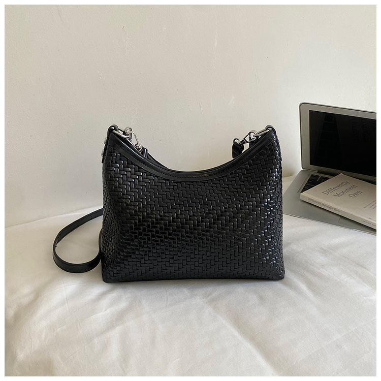 Nicho de diseño de hombro brazalete para mujeres 2026 verano nueva moda trenzada mochila de viaje ocio bolsa de mano