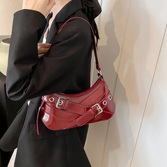 今年人気の女性用結婚式披露宴レッドバッグ2025新作夏ファッション通勤オートバイスタイルショルダー脇の下バッグ
