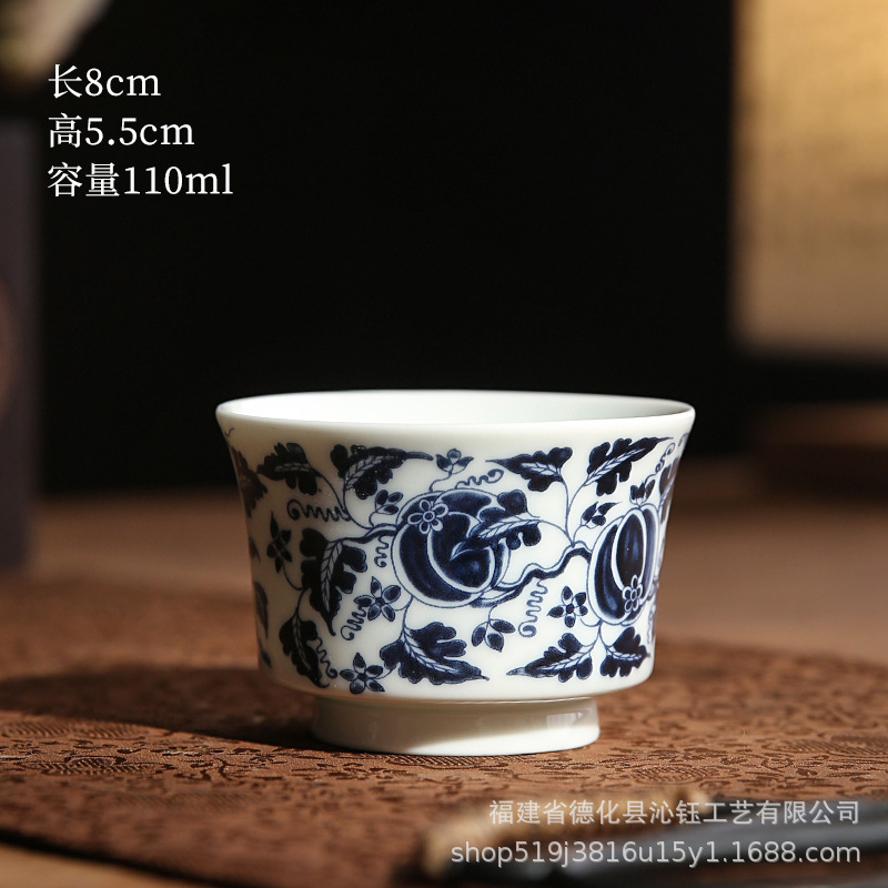 파란색과 꽃 말굽 티 컵-수박 덩굴