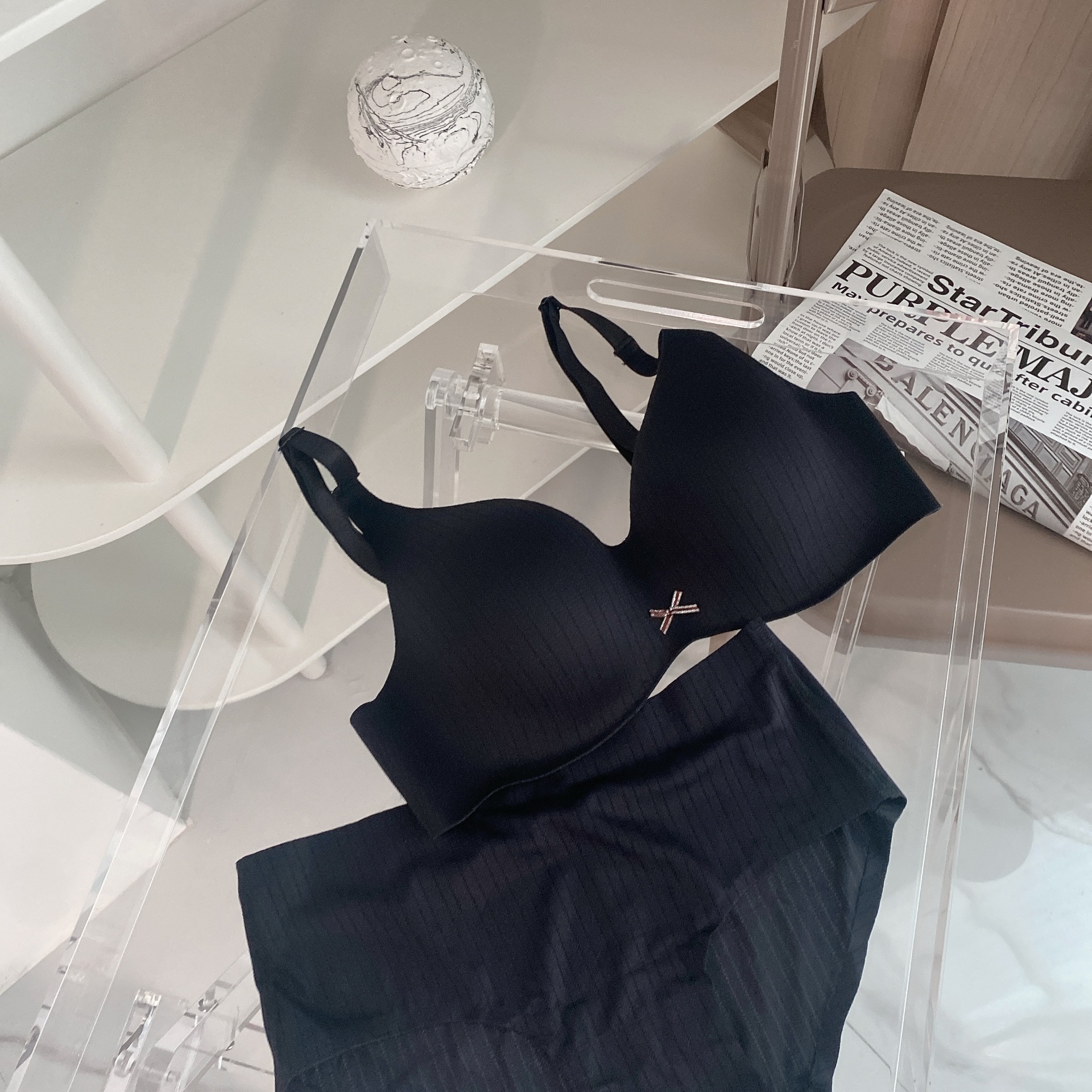 Nuevo producto de una pieza de ropa interior sin costuras a rayas para mujer, estilo ligero y transpirable, sujetador de látex sin anillo de acero