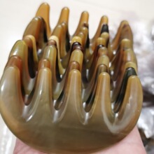 厂家牦牛角按摩刮痧梳头一体多功能五齿梳直播真空独立包装批发