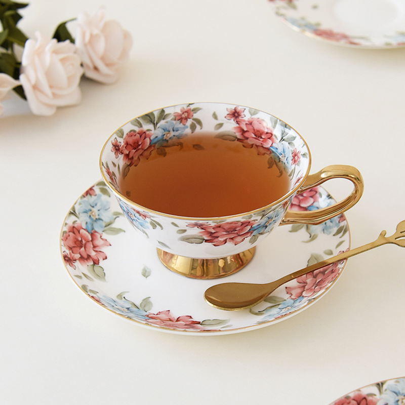 Taza de café de porcelana dorada de estilo de lujo ligero Taza de té de la tarde francesa Taza de té de alto valor Taza de desayuno de alta calidad para niñas