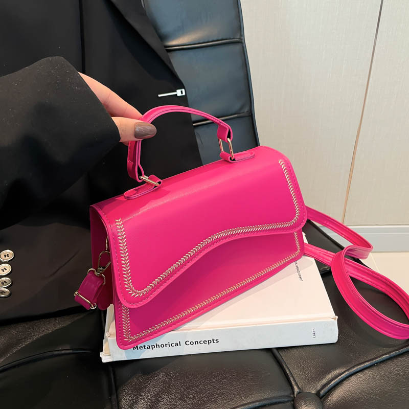 Bolso cuadrado de mujer, estilo retro, simple este año, bolso popular, primavera y verano 2025, nuevo tipo de bolso de hombro, mochila.